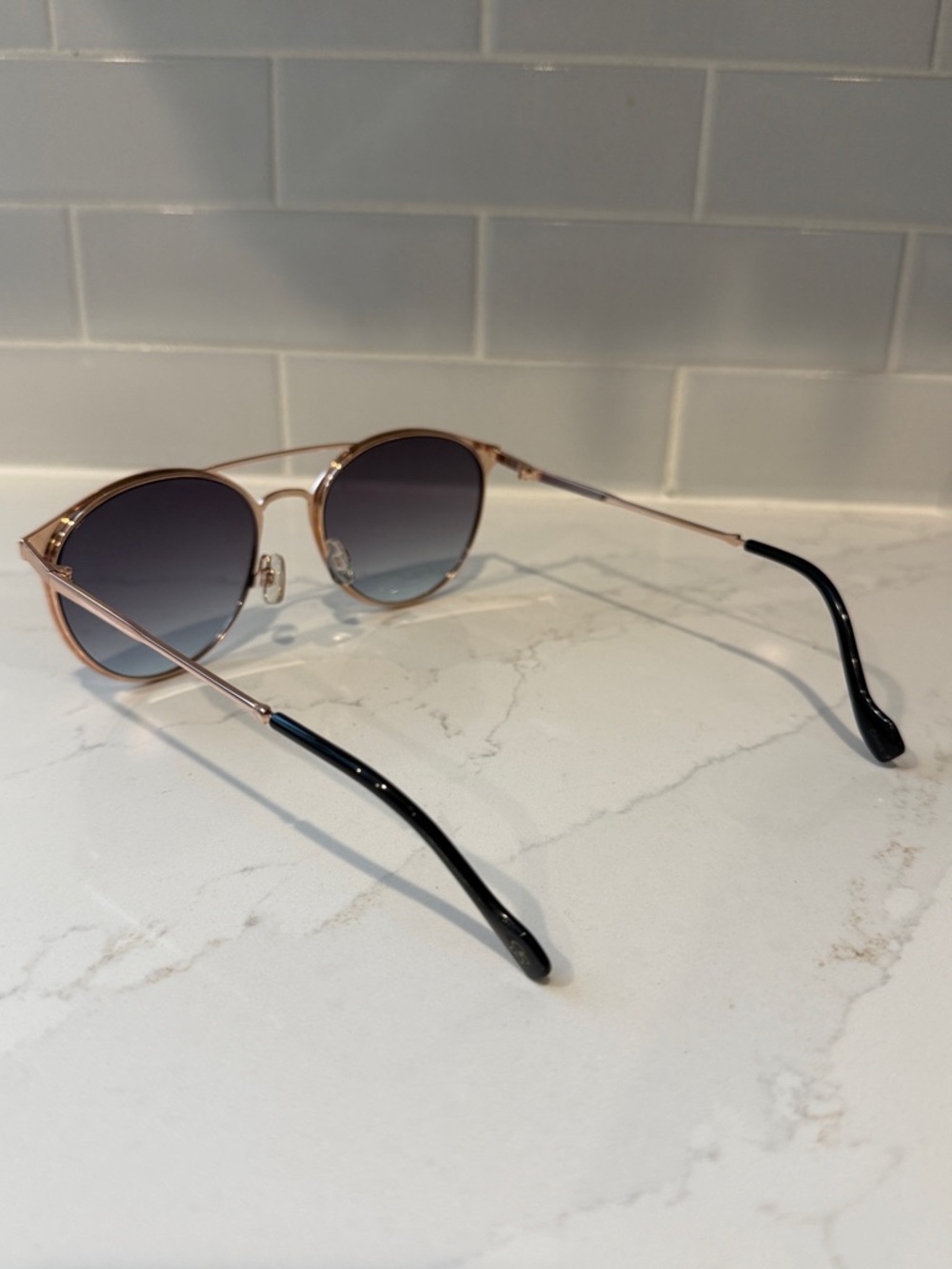 Jessica Simpson Black and Gold Round Gradient Sunglasses - Picture 2 of 4